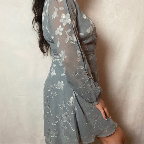 ASTR THE LABEL BLUE FLORAL OPEN SLEEVE WRAP DRESS - Picture 4 of 6